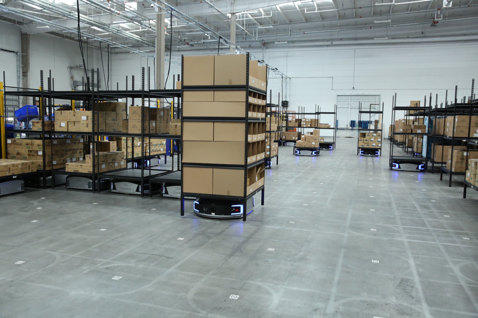 United Kingdom — 220,000+ Tote Locations for Hikrobot